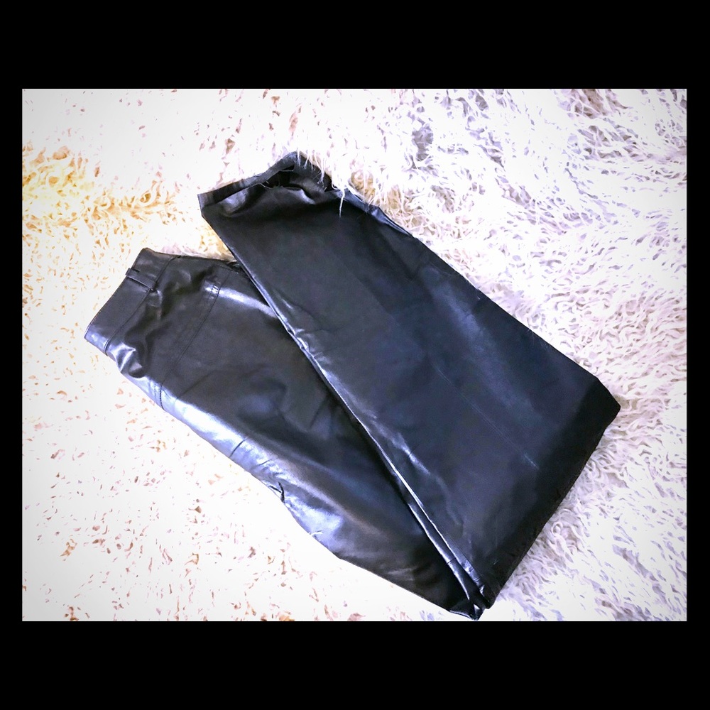 🥂Saks Fifth Avenue leather pants size 6 🥂